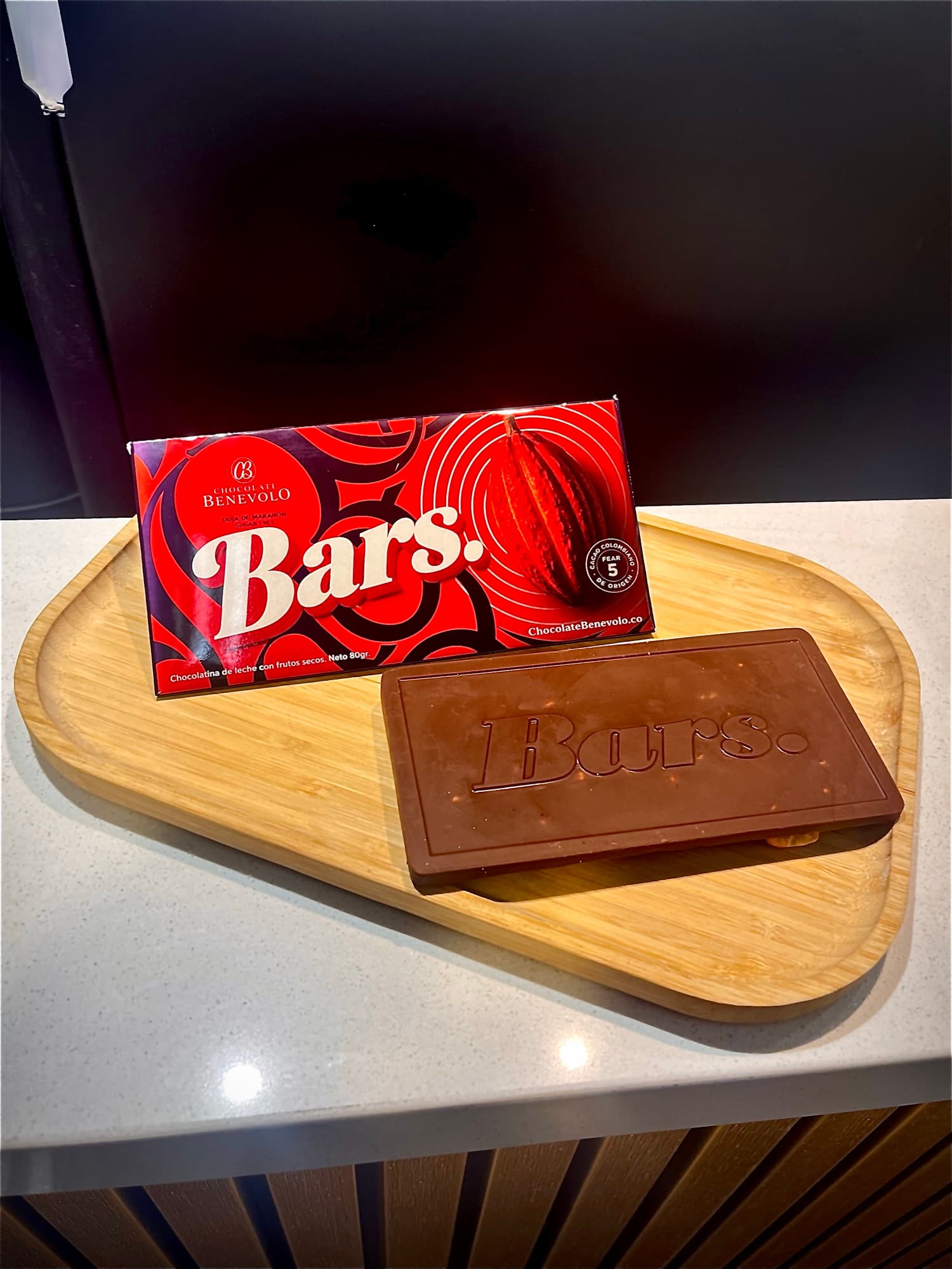 Bars. — empaque y chocolatina real, Chocolate Benévolo